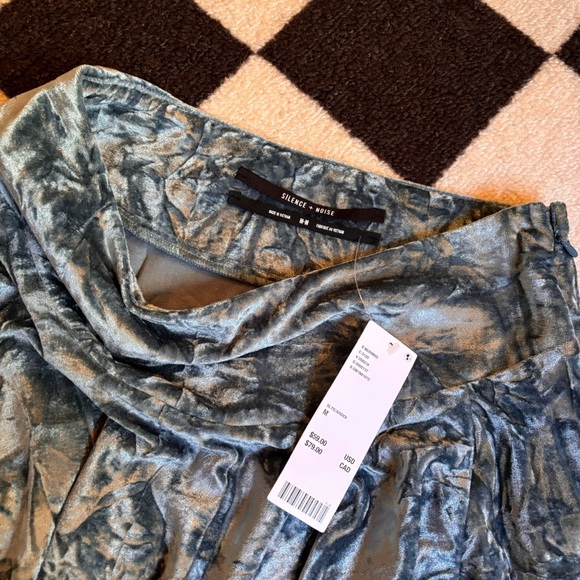 uo x silence + noise velvet skirt - Picture 5 of 9